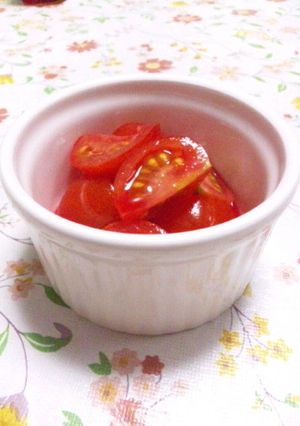 甘酸っぱ〜い＊トマトにいちごシロップ♪-レシピのメイン写真