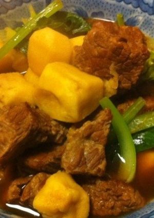 里芋と牛バラ肉の煮込み〈やよい会〉-レシピのメイン写真