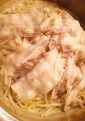 簡単♪土鍋de豚バラともやしの蒸し焼き-レシピのメイン写真