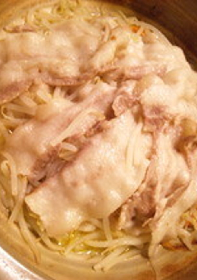 簡単♪土鍋de豚バラともやしの蒸し焼き-レシピのメイン写真