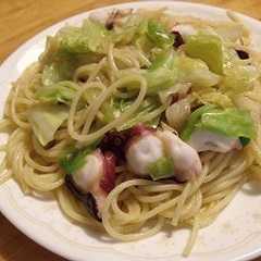 รูปของ 残り物で超簡単タコとキャベツのパスタ