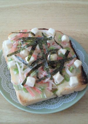 ごま風味香る＊クリチかにかまねぎトースト-レシピのメイン写真