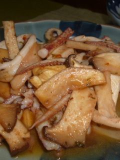 イカとエリンギのニンニクバタポン炒め-レシピのメイン写真