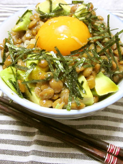 朝食にも♡アボカド納豆丼-レシピのメイン写真