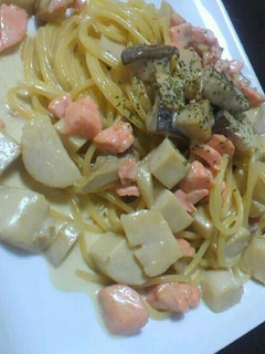 サーモンとホタテとキノコのクリームパスタ-レシピのメイン写真
