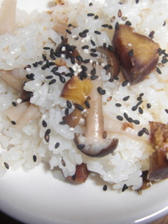 しめじたっぷり甘栗ごはん-レシピのメイン写真