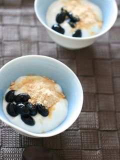 きな粉と黒豆ヨーグルト♪-レシピのメイン写真