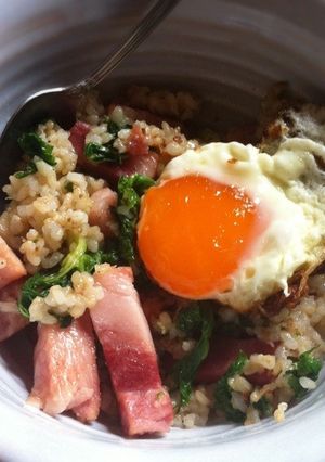 セロリの葉っぱとベーコンのチャーハン-レシピのメイン写真