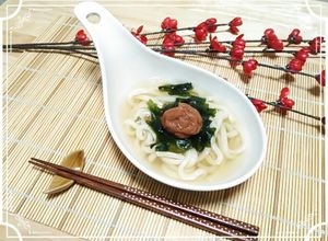 すぼら飯！昆布茶で梅ワカメうどん♪-レシピのメイン写真