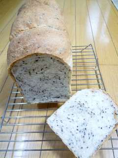 *黒ごま食パン*-レシピのメイン写真