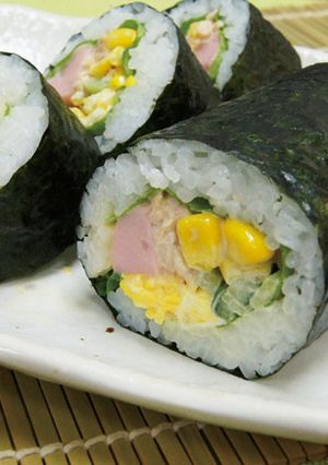 子供も大好き！ソーセージで恵方巻き-レシピのメイン写真