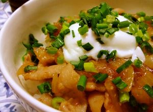 カフェ風温泉卵と長芋とろろの豚丼甘辛生姜-レシピのメイン写真