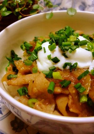 カフェ風温泉卵と長芋とろろの豚丼甘辛生姜-レシピのメイン写真