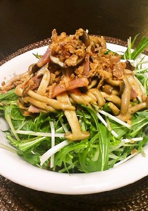 ベーコンしめじを水菜にのせて♪-レシピのメイン写真
