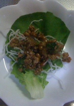 クセになる!納豆炒めと揚げ春雨のレタス巻-レシピのメイン写真