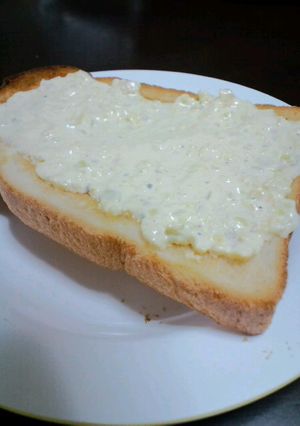 余ったタルタルをパンに乗せて♪-レシピのメイン写真