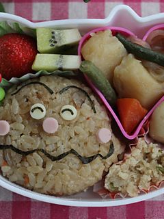 炊き込みご飯で♪カレーパンマンおにぎり-レシピのメイン写真