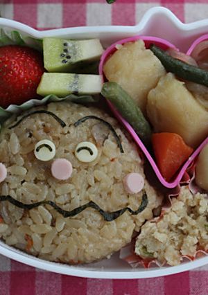 炊き込みご飯で♪カレーパンマンおにぎり-レシピのメイン写真