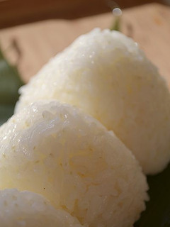 塩麹入りのご飯でおにぎり-レシピのメイン写真