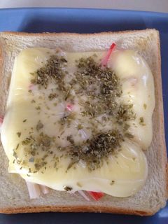 カニかま de 緑のマヨチートースト-レシピのメイン写真