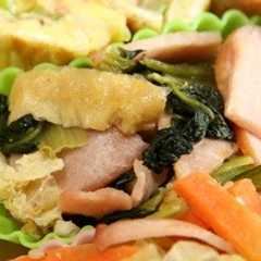 รูปของ お弁当に♪小松菜とハムと油揚げの炒め煮
