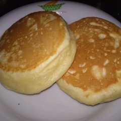 รูปของ 生クリームでふわふわ･パンケーキ^^