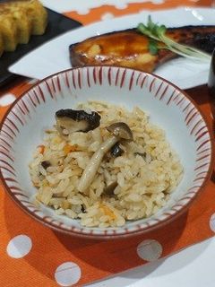 きのこたっぷり炊き込みごはん-レシピのメイン写真