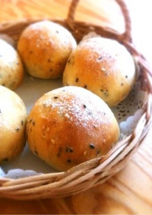 いつものふんわり胡麻パン。米粉入り-レシピのメイン写真