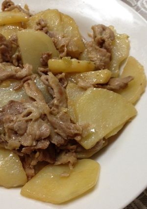 ご飯がすすむ〜♫豚肉とじゃがいもの炒め物-レシピのメイン写真
