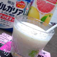 รูปของ 爽やかまろやか朝のヨーグレドリンク！