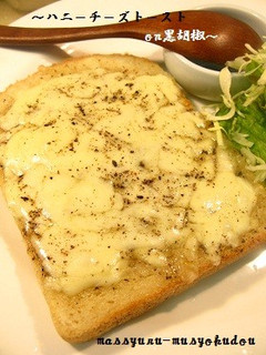 ■朝食に!蜂蜜&チーズのトーストに黒胡椒-レシピのメイン写真