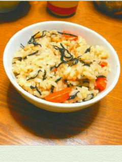 炊飯器にお任せ☆炊き込みひじきご飯-レシピのメイン写真