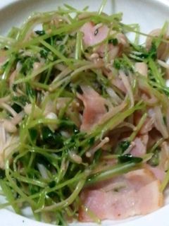 育てた豆苗で…ベーコン炒め♪-レシピのメイン写真