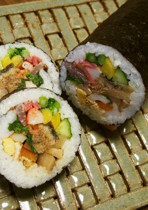 美味しいものいっぱい巻いた♫超太巻き寿司-レシピのメイン写真