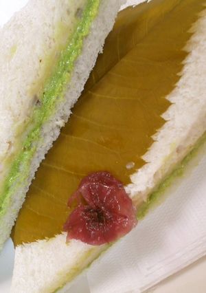 抹茶マーガリンと桜クリームのサンドイッチ-レシピのメイン写真