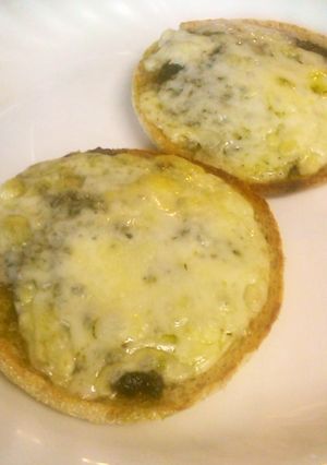 超簡単　チーズとバジルペーストのトースト-レシピのメイン写真