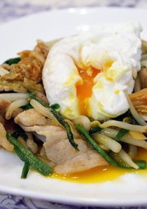 豚野菜キムチ炒めの卵のせ-レシピのメイン写真