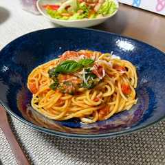 รูปของ フレッシュバジルのトマトソースパスタ