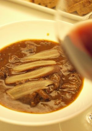 牛肉の赤ワイン煮込み☆ビーフシチュー風-レシピのメイン写真