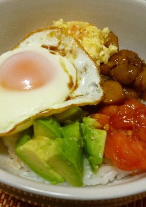 照り焼きチキンとアボカドのタルタル丼-レシピのメイン写真