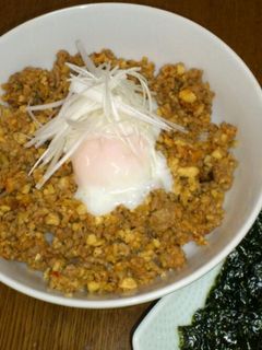 たっぷり生姜♪豆腐入り肉味噌そぼろ丼-レシピのメイン写真