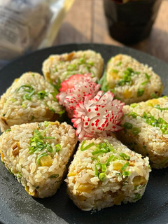 いぶりがっことクリームチーズおにぎり-レシピのメイン写真