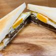 もち麦入りパティてりやき月見ホットサンド