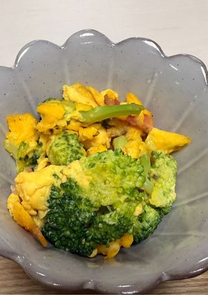 ブロッコリーとベーコンの卵炒め-レシピのメイン写真