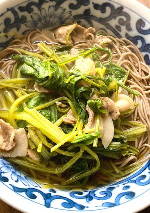 【野菜ソムリエ】京壬生菜と豚肉の温蕎麦-レシピのメイン写真