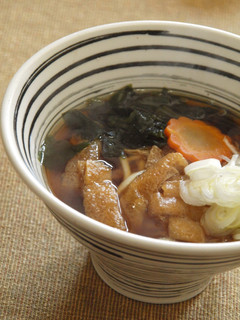 我が家流!旬わかめ入りきつねうどん-レシピのメイン写真