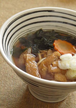 我が家流！旬わかめ入りきつねうどん-レシピのメイン写真
