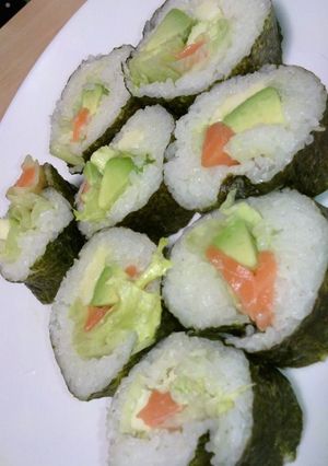 サーモンとアボカドのチーズ巻き寿司-レシピのメイン写真