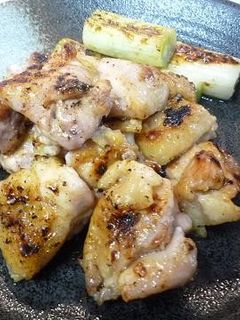☀味付けは塩麹だけ♪鶏ももねぎ焼き-レシピのメイン写真