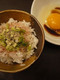 おかかとねぎ!粗挽きこしょうの卵かけご飯-レシピのメイン写真
